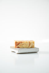 Savon onctueux au lait de chèvre et notes citronnées