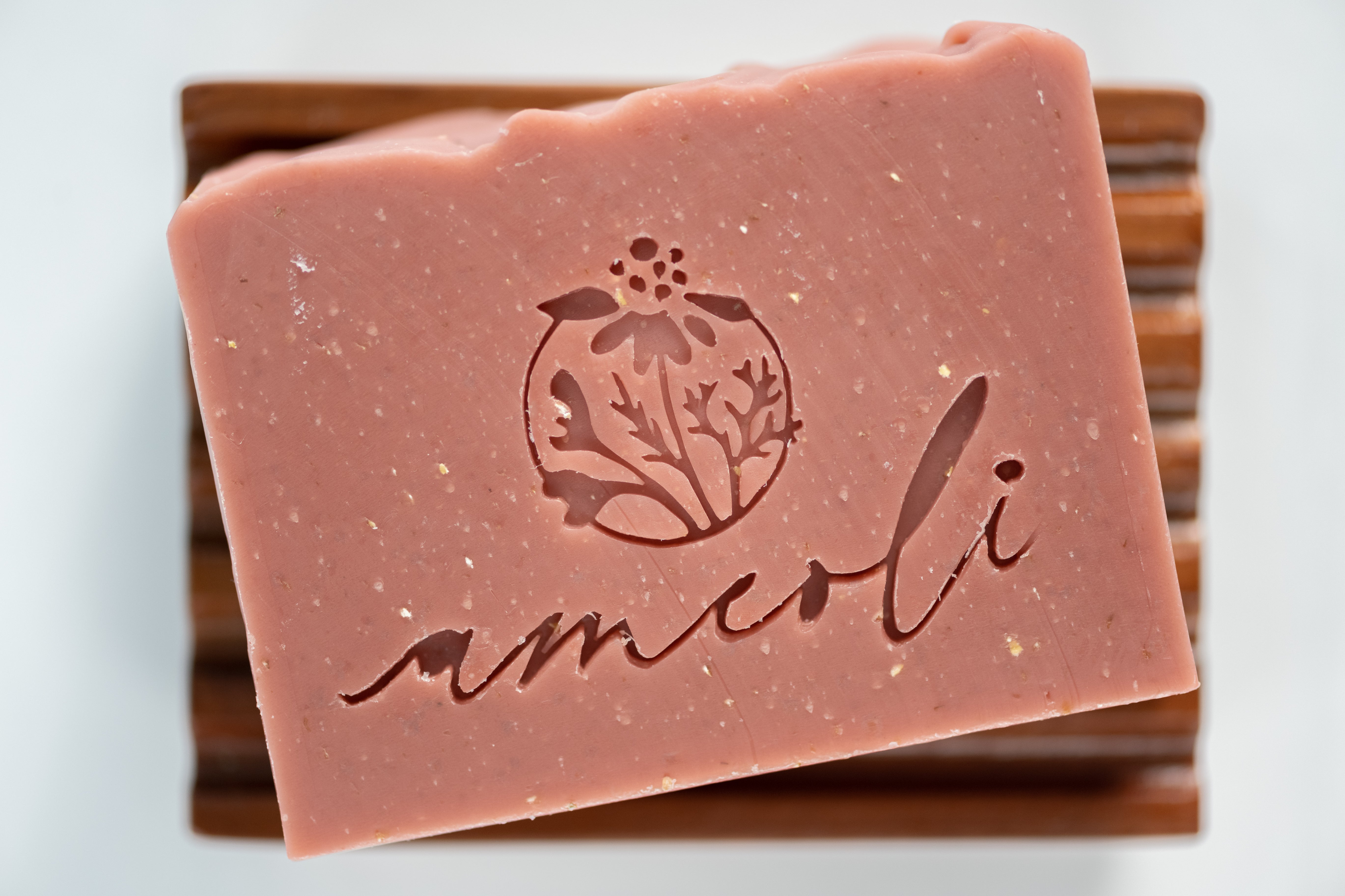 Savon exfoliant au lait de chèvre, avoine et pamplemousse